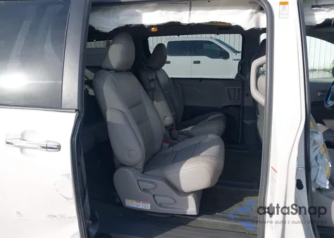 2016 Toyota Sienna Xle 8 Passenger z USA, uszkodzony, nr VIN 5TDYK3DC3GS699067